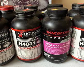 Assorted Smokeless Rifle Powders (Hodgdon & Winchester)