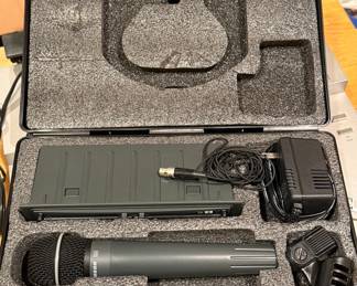 Samson Stage 5 VHF Wireless Handheld Microphone System - Channel 9