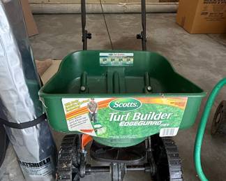 Scotts Turf Builder EdgeGuard Mini Broadcast Spreader