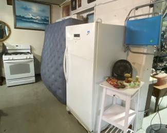 Standing freezer, platform table