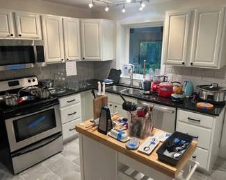 Plenty of kitchen items