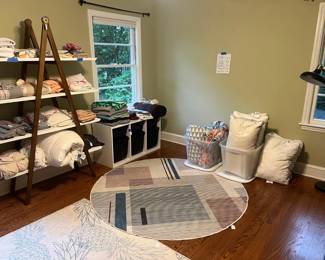 Plenty of linens - king and queen 