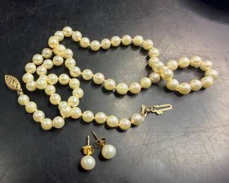 14 karat gold pearl necklace