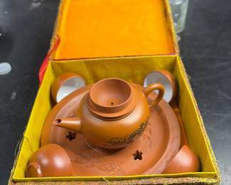 Japanese teapot and cups