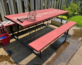 Picnic table