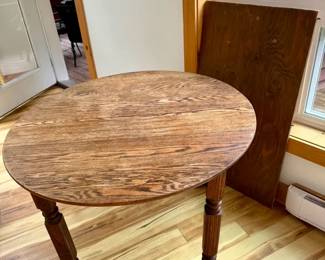 Circular Table With Leaf