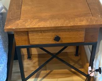 Square End Table With Drawer