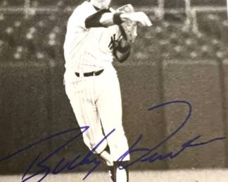 Autographed Baseball Memorabilia