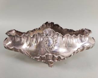 025 Lot 492 Antique sterling silver planter