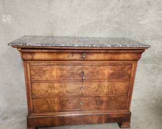 047 Lot 269 Antique Victorian dresser