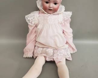 079 Lot 400 Vintage Simon and Halbig porcelain doll