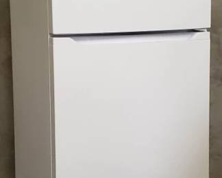 021 Lot 186 Frigidaire refrigerator