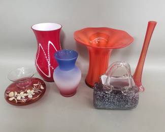 163 Lot 378 Six vintage art glass vases