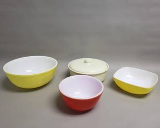 166 Lot 464 Three Pyrex mixing bowls and one Bauer pottery
