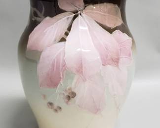 049 Lot 40 Antique Weller pottery vase