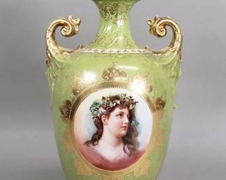 043 Lot 108 Antique Royal Wettin lidded urn
