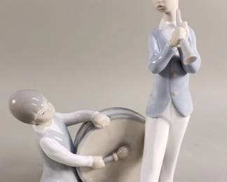 121 Lot 588 Lladro porcelain figurine