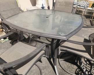 064 Lot 251 5 pc patio set swivel rocking chairs