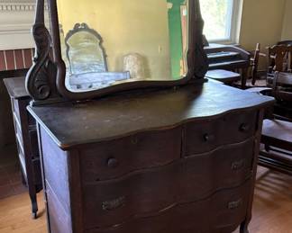 1890s Oak Serpentine Dresser (Voss, Miller & Co.)