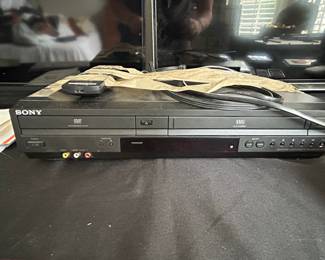 Sony SLV-D380P DVD/VHS Combo Player