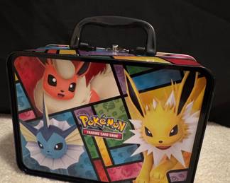 Pokémon TCG 2021 Eevee Collector's Chest (Lunchbox Tin)