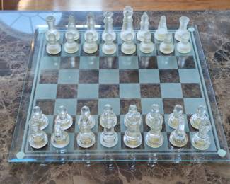 Glass Chess Set (Glasschachspiel / Jeu d'échecs de verre)