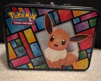 Pokémon TCG 2021 Eevee Collector's Chest (Lunchbox Tin)
