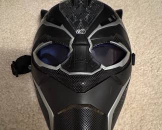 Hasbro Marvel Black Panther Vibranium Power FX Light-Up Mask