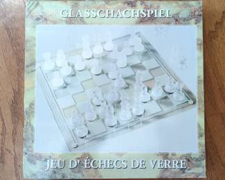 Glass Chess Set (Glasschachspiel / Jeu d'échecs de verre)