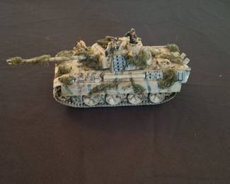 1/35 Built Dragon German Panther G Tank with Crew and Zimmerit