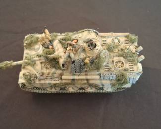 1/35 Built Dragon German Panther G Tank with Crew and Zimmerit