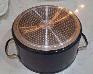 Thyme & Table Signature 5-Quart Non-Stick Dutch Oven