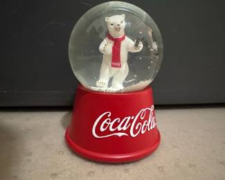 Coca-Cola Polar Bear Hardee's 2003 Snow Globe