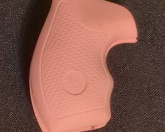 Smith & Wesson J-Frame Round Butt Pink Rubber Grip