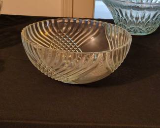 Swirl Clear Glass Crystal Serving Bowl