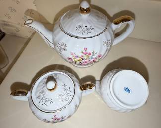 Vintage Japanese Porcelain Floral Tea Set - Sugar Bowl & Creamer