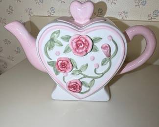 Flowers, Inc. Balloons Heart-Shaped Ceramic Teapot with Pink Roses