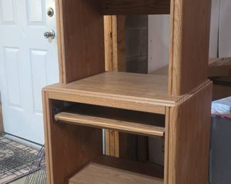 Vintage Oak-Finish Computer Workstation with Hutch