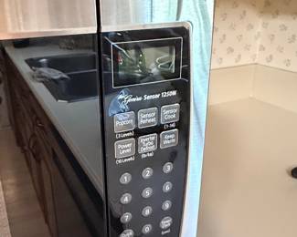 Panasonic The Genius Sensor 1250W Inverter Microwave (NN-SN966S)