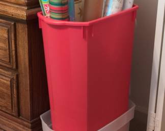 Rubbermaid Slim Jim 23 Gallon Red Rectangular Trash Can