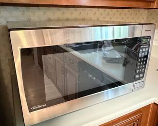 Panasonic The Genius Sensor 1250W Inverter Microwave (NN-SN966S)