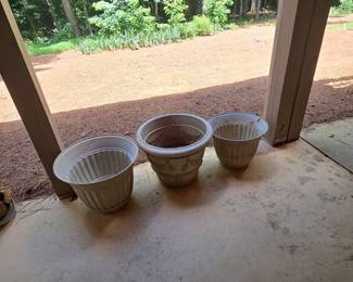 Set of Three WinWoodsAgri 16-Inch White Resin Garden Planters