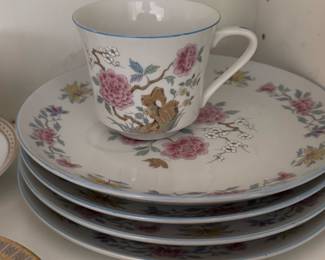Dolphin Fine China Japan Rosetta Teacup and Saucer Set