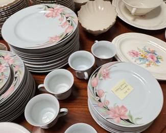 Gibson Everyday Floral Dinnerware Set