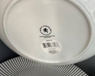Royal Norfolk Black and White Optical Swirl Dinner Plate