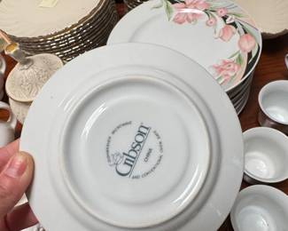 Gibson Everyday Floral Dinnerware Set third image