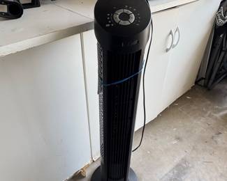 Seville Classics UltraSlimline Oscillating Tower Fan