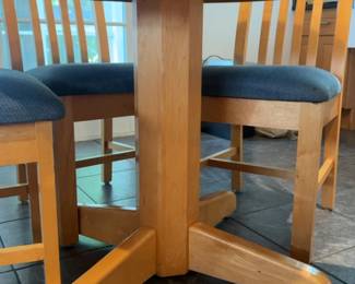 42” Round Oak Dining Table with Inset Tile Top with Four Slat-Back Chairs