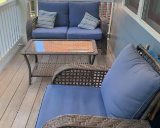 Complete 3-piece set - Loveseat, chair & table