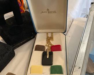vintage Trifari pendant set